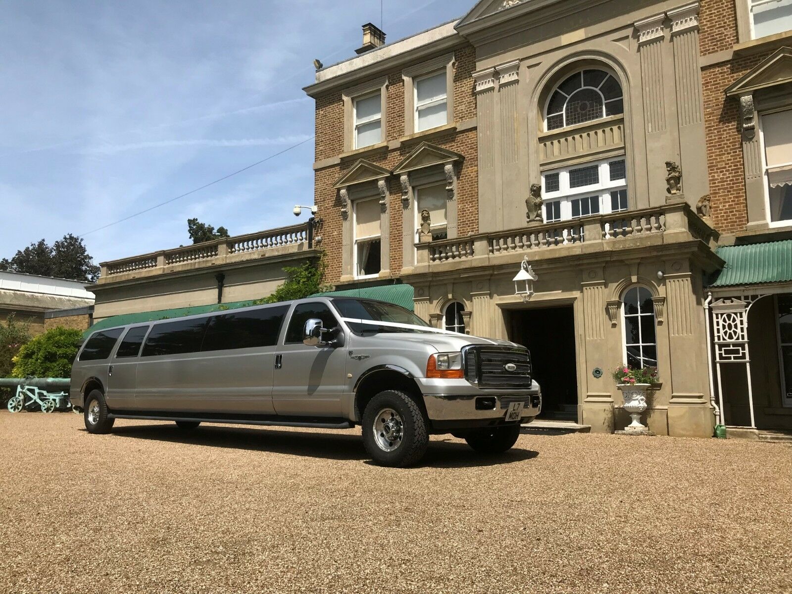 Wellingborough Ford Excursion Limo service