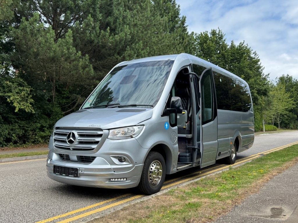 Wellingborough Mini Bus hire